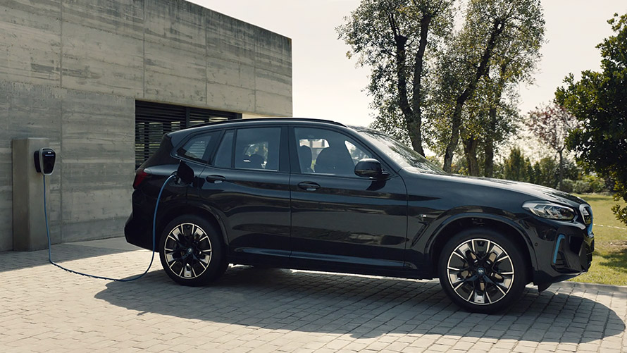 BMW elektrické vozy BMW iX3 domácí nabíjení video BMW elektrické vozy BMW iX3 domácí nabíjení video