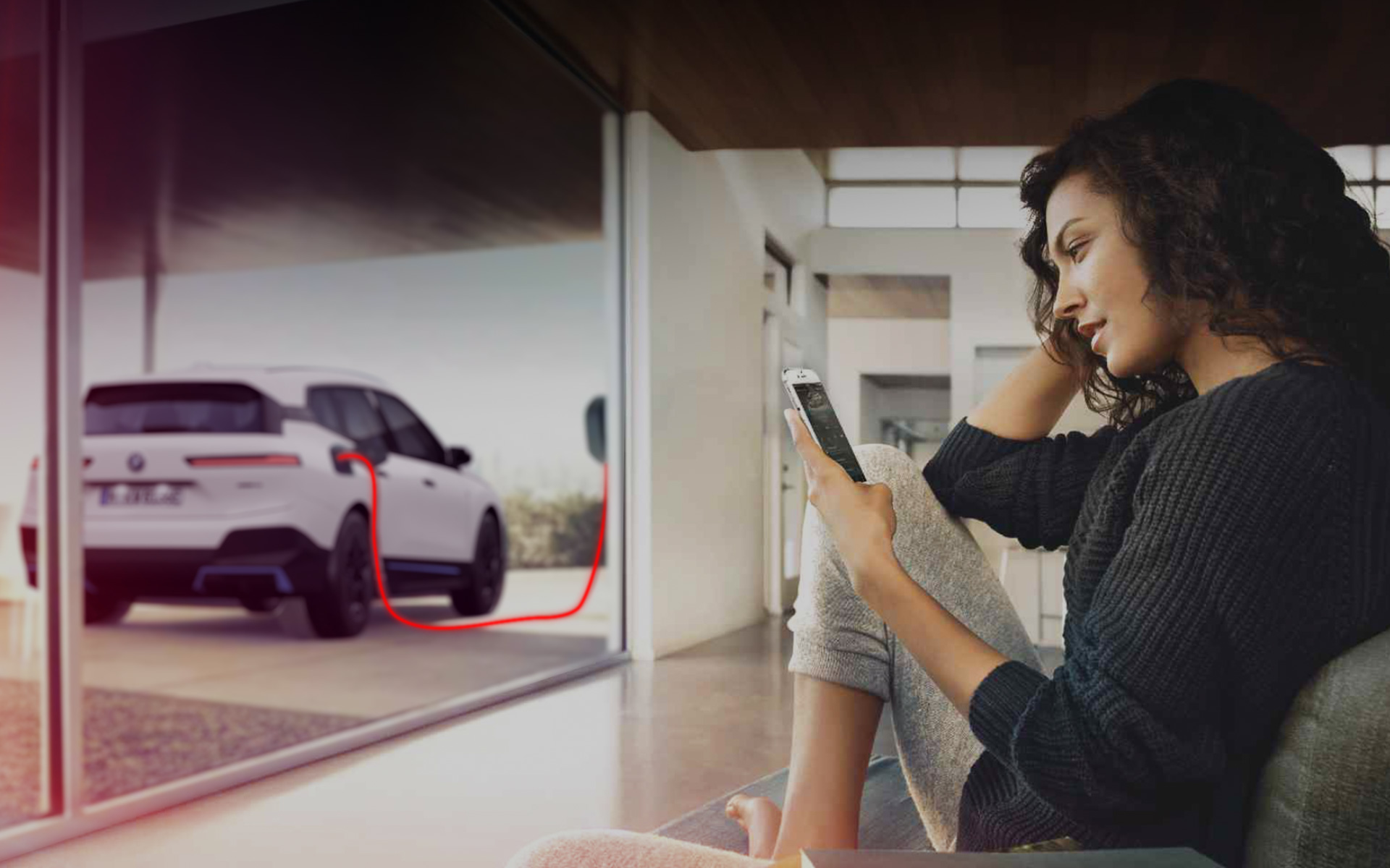 Nabíjení doma BMW iX i20 Žena s telefonem