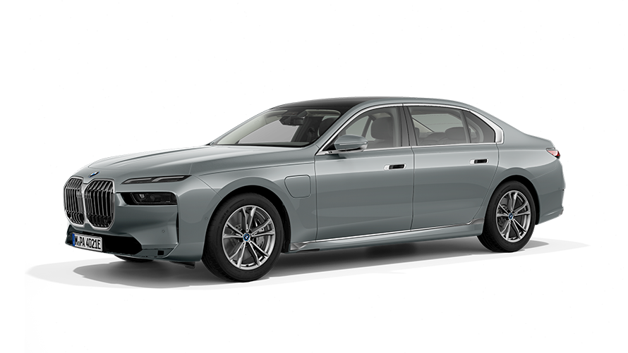 BMW 750e xDrive G70 PHEV 3/4 statický pohled zepředu