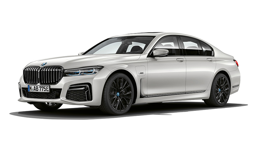 BMW 745e Sedan PHEV, tříčtvrteční pohled zepředu BMW 745e Sedan PHEV, studiový záběr, tříčtvrteční pohled zepředu