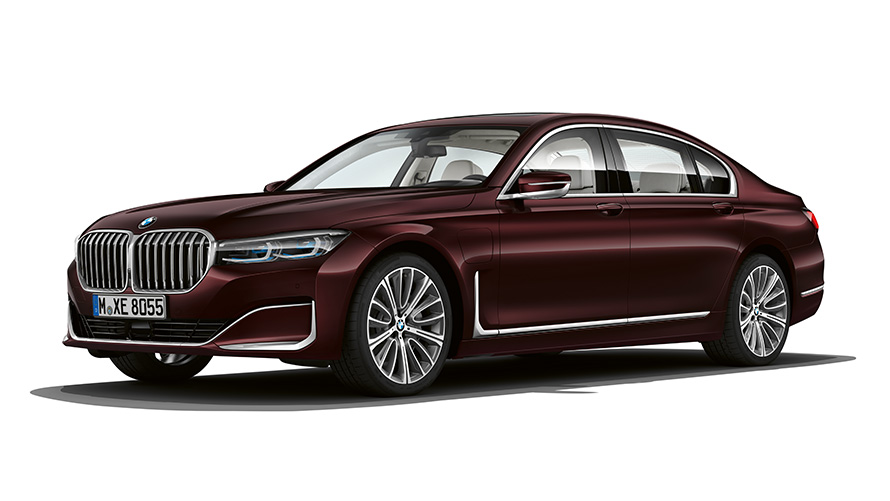 BMW 745e Sedan PHEV, tříčtvrteční pohled zepředu BMW 745e Sedan PHEV, studiový záběr, tříčtvrteční pohled zepředu
