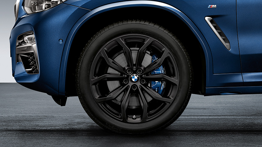 19" M Performance Double-spoke 555 M 19" M Performance Double-spoke 555 M Jet Black, matná/leštěná diamantem, sada letních kol