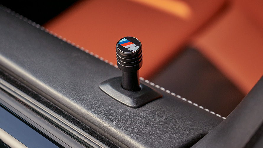 M Performance zamykací kolíček ve dveřích BMW Příslušenství pro podzim a zimu M Performance zamykací kolíček ve dveřích