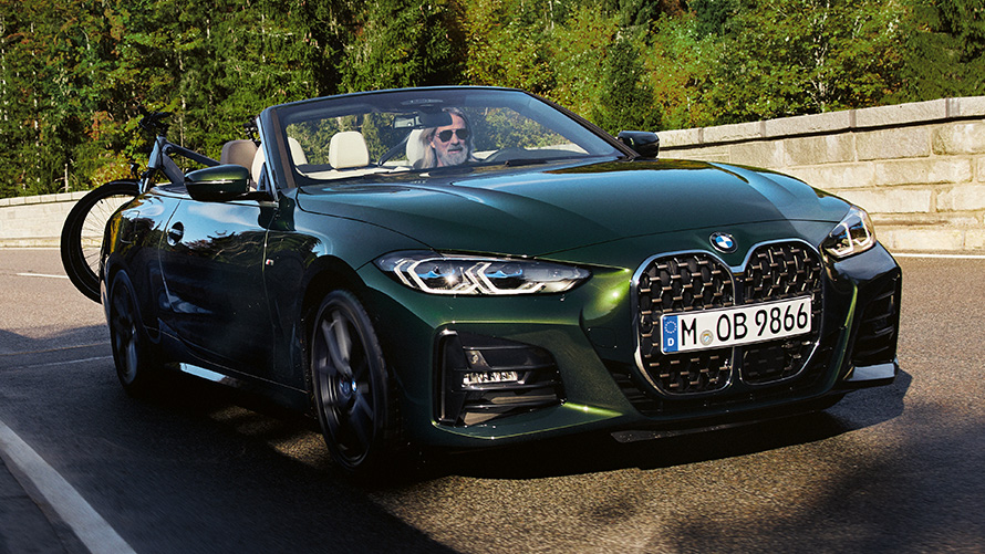 BMW kompletní sada letních kol na BMW řady 4 Cabrio (G23) v letním prostředí BMW kompletní sada letních kol na BMW řady 4 Cabrio (G23) v letním prostředí