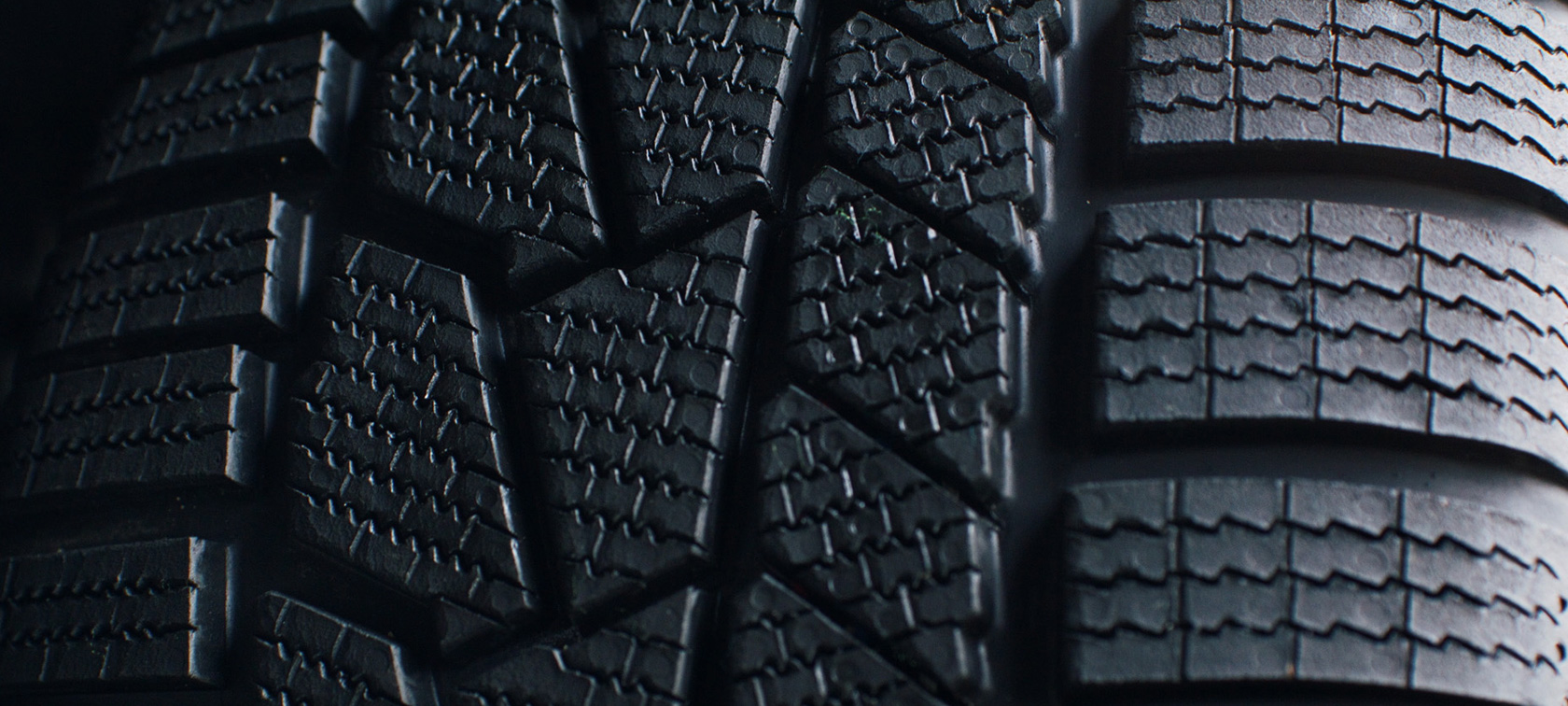 Detail na originální pneumatiku BMW Detail na dezén BMW originální pneumatiky