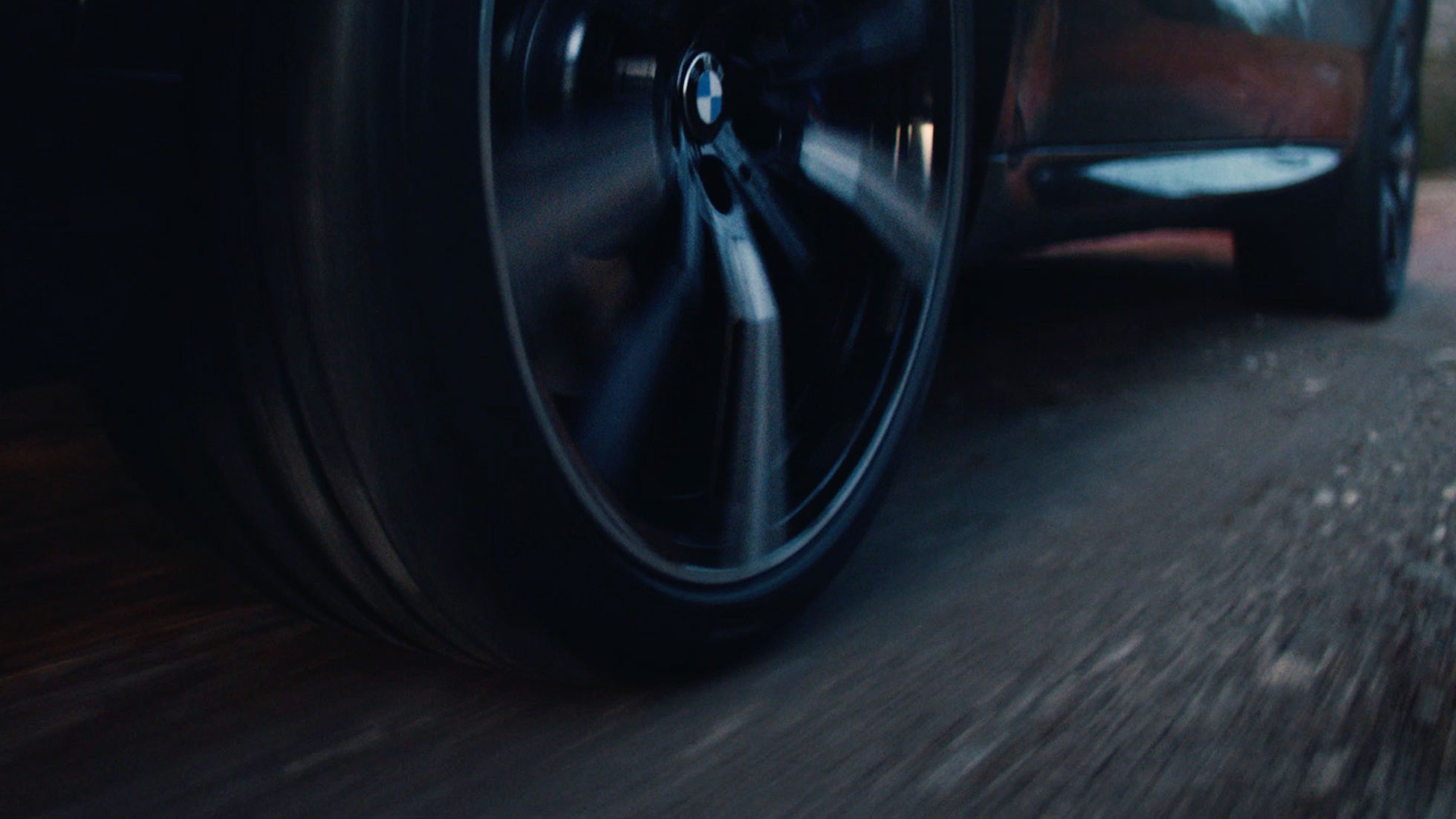 Rotující kolo BMW s logem BMW Rotující kolo BMW s logem BMW