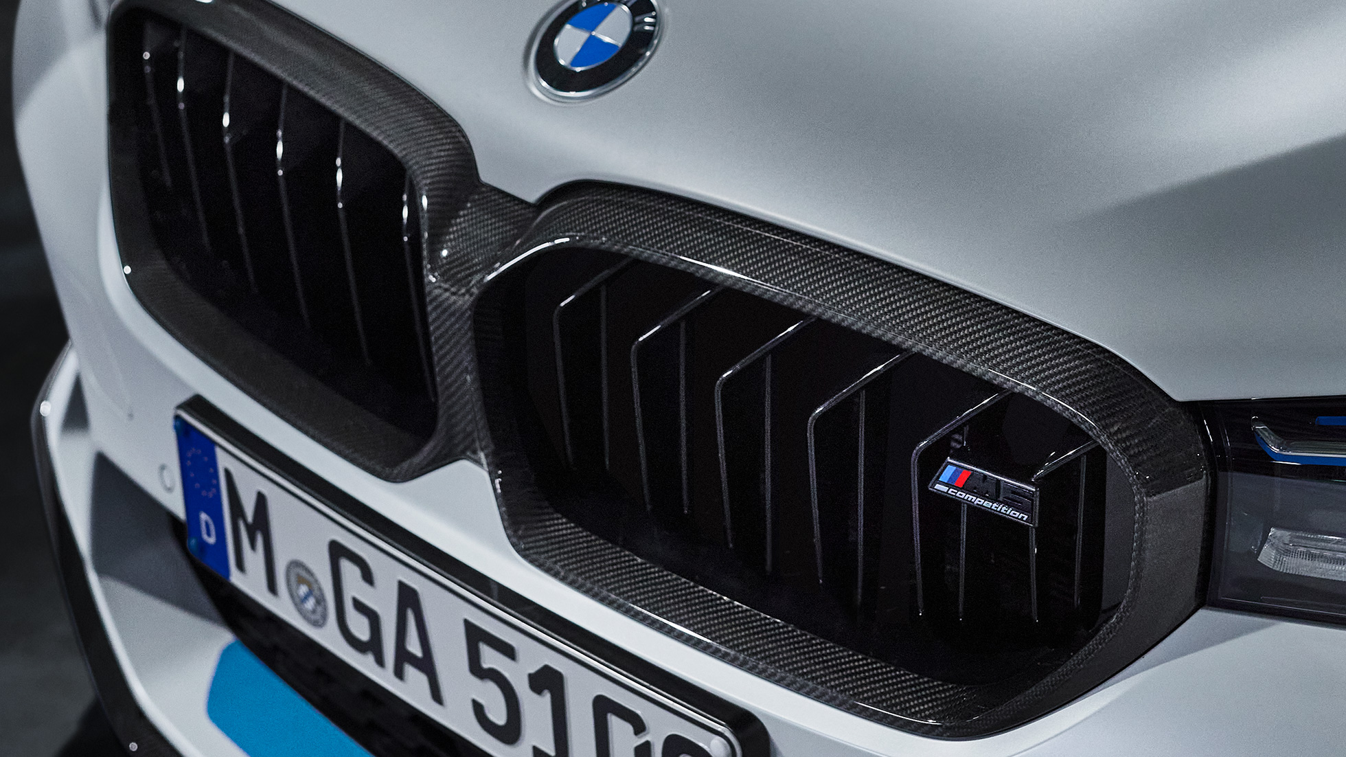 M Performance karbonová maska chladiče detailní pohled Díly BMW M Performance Parts M Performance karbonová maska chladiče detailní pohled