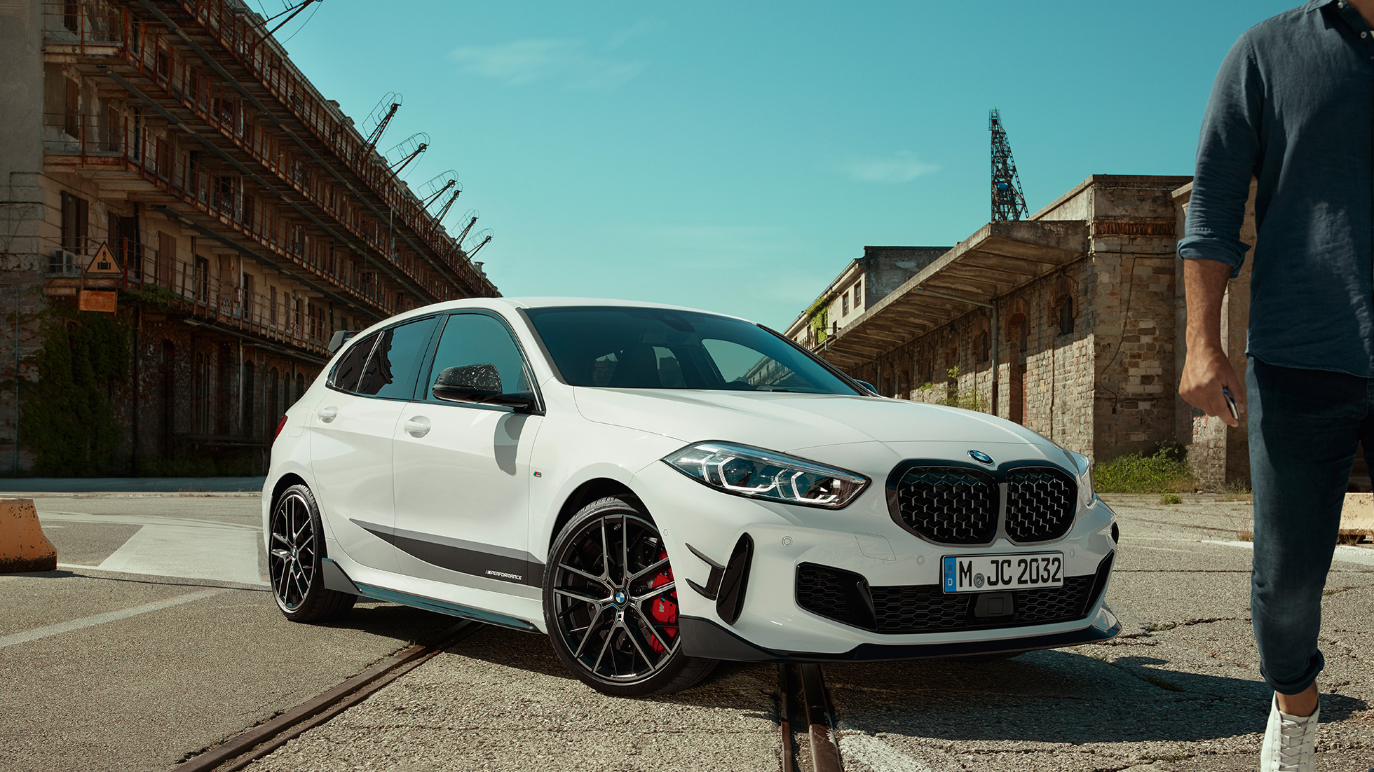 BMW řady 1 BMW M135i xDrive F40 M Performance BMW řady 1 BMW M135i xDrive F40 M Performance tříčtvrteční pohled zepředu
