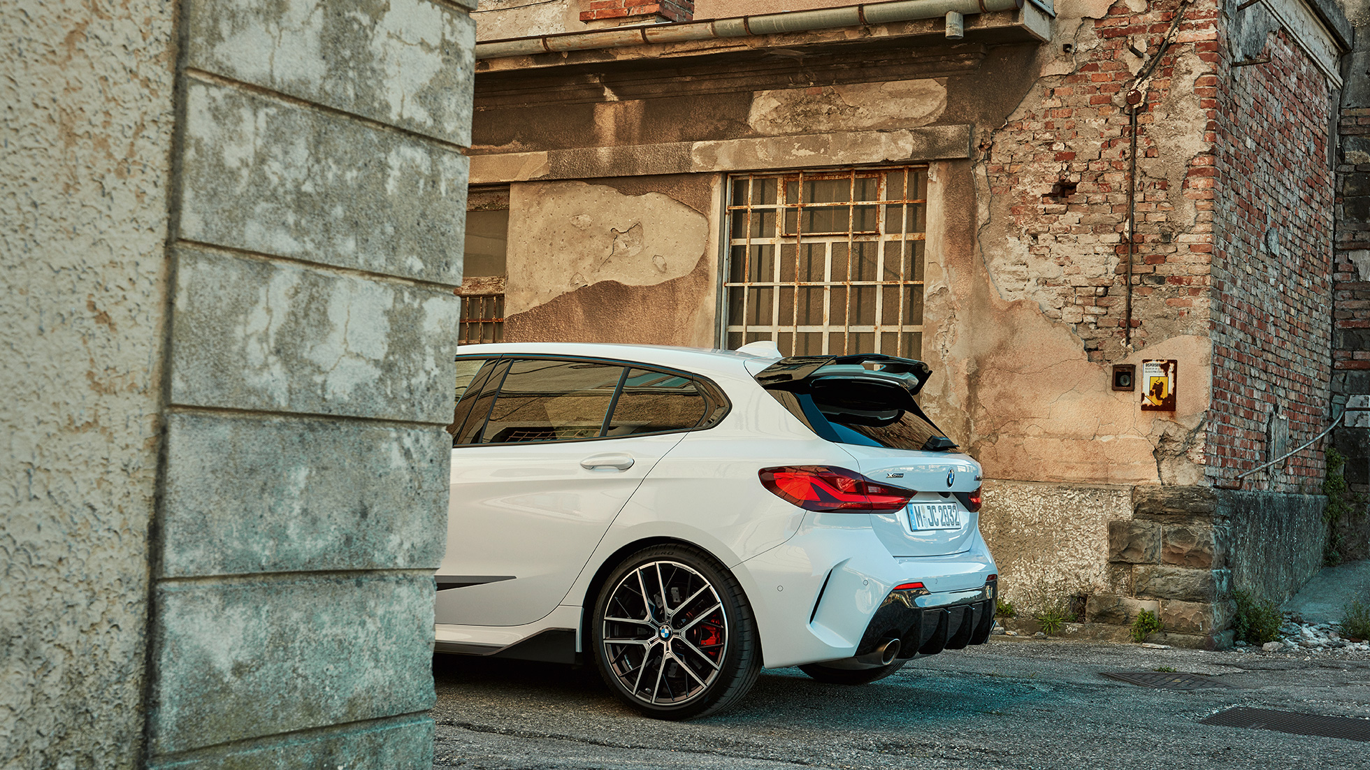BMW řady 1 BMW M135i xDrive F40 M Performance zadní část BMW řady 1 BMW M135i xDrive F40 M Performance detailní pohled na zadní část