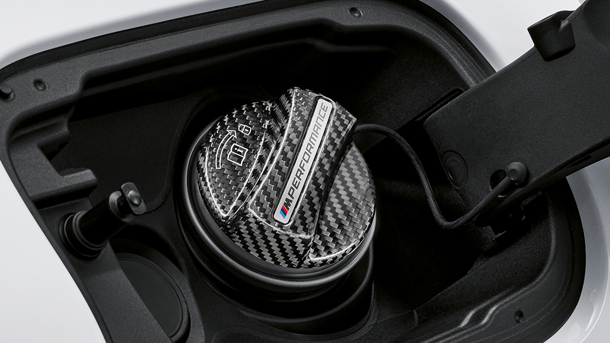 M Performance karbonová krytka plnicího hrdla palivové nádrže BMW řady 4 Coupé G22 M Performance karbonová krytka plnicího hrdla palivové nádrže BMW řady 4 Coupé G22 detailní pohled