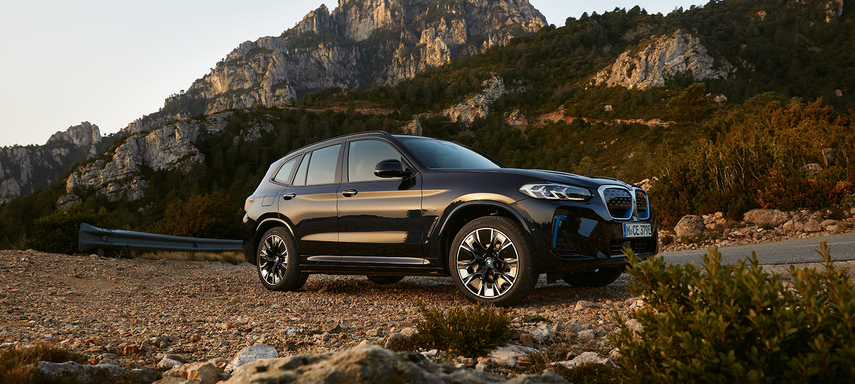 NOVÉ BMW iX3 NOVÉ BMW iX3