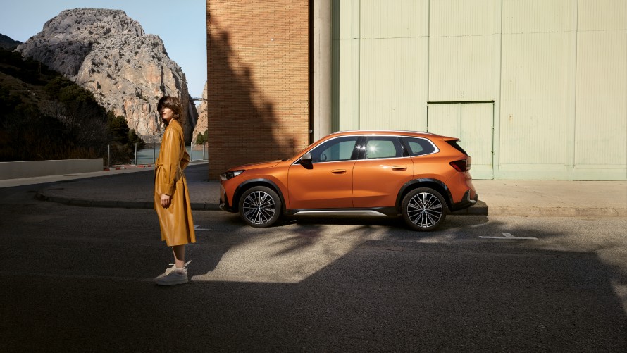 BMW X1 xDrive23i U11 2022 BMW metalický lak Utah Orange (oranžová) BMW X1 xDrive23i U11 2022 BMW metalický lak Utah Orange (oranžová)