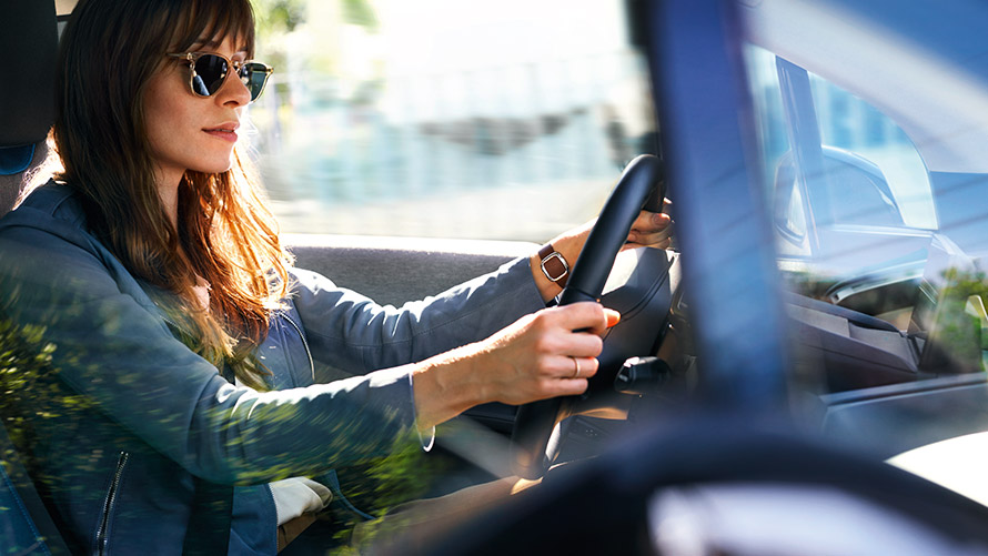 Žena řídí BMW BMW Financial Services BMW GAP žena řídí BMW