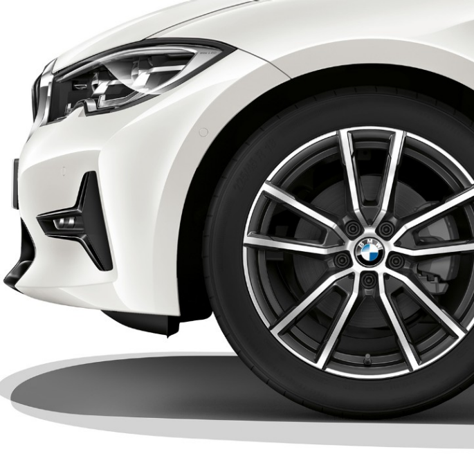 BMW řady 3 Sedan, kola z lehké slitiny Modelu Sport Line Detailní pohled na kola z lehkých slitn BMW řady 3 Sedan v provedení Model Sport Line.