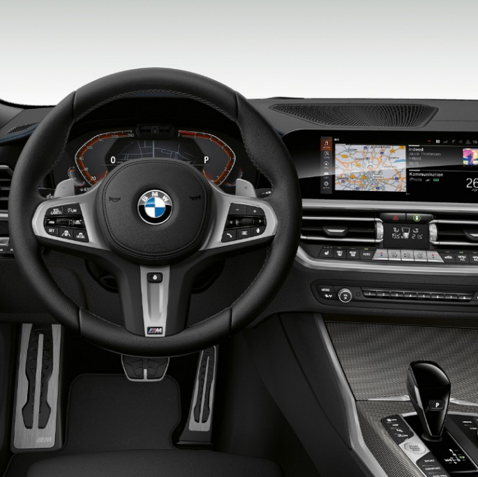 BMW řady 3 Sedan, Model M Sport, interiér Přední detailní pohled na prostor řidiče BMW řady 3 Sedan v provedení Model M Sport.
