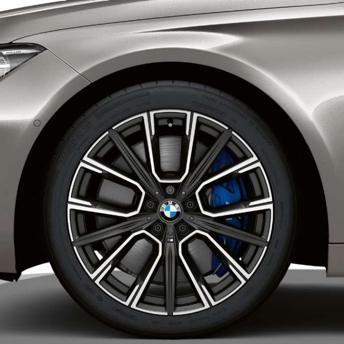 BMW řady 7 Sedan s M sportovním paketem, kola BMW řady 7 Sedan s M sportovním paketem: detailní pohled na kola
