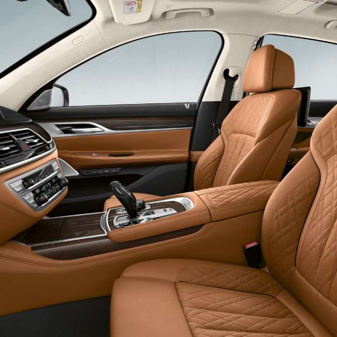 BMW řady 7 Sedan s paketem Exterior Design Pure Excellence, kožené čalounění BMW řady 7 Sedan s paketem Exterior Design Pure Excellence, kožené čalounění Nappa