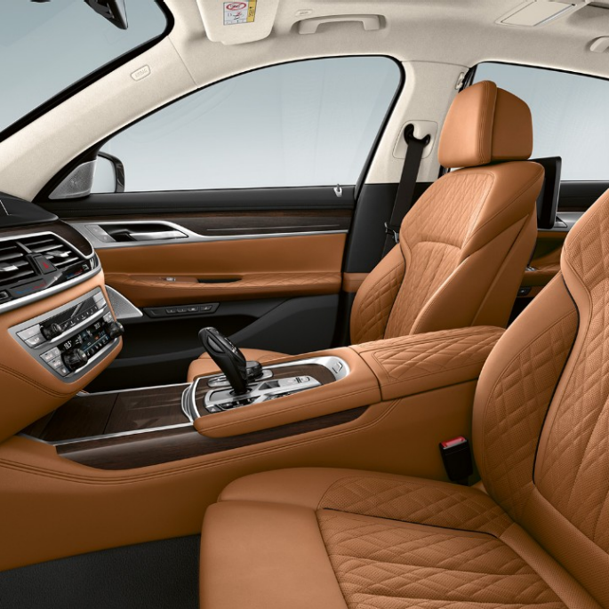 BMW řady 7 Sedan s paketem Exterior Design Pure Excellence, kožené čalounění BMW řady 7 Sedan s paketem Exterior Design Pure Excellence, kožené čalounění Nappa