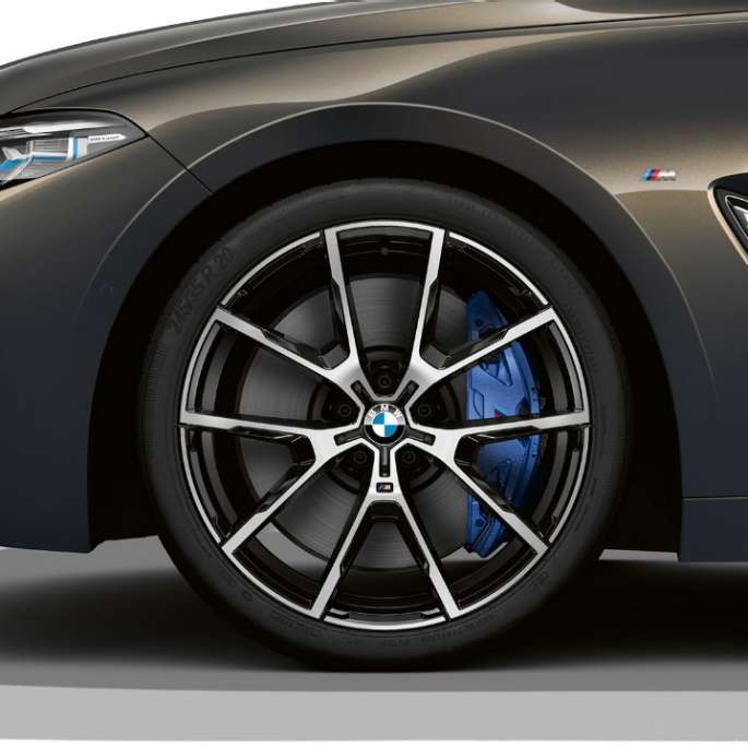 BMW M850i xDrive, metalický lak Dravit Grey, 20ʺ kola z lehké slitiny Y-spoke 728 M. BMW M850i xDrive, metalický lak Dravit Grey, 20ʺ kola z lehké slitiny Y-spoke 728 M.
