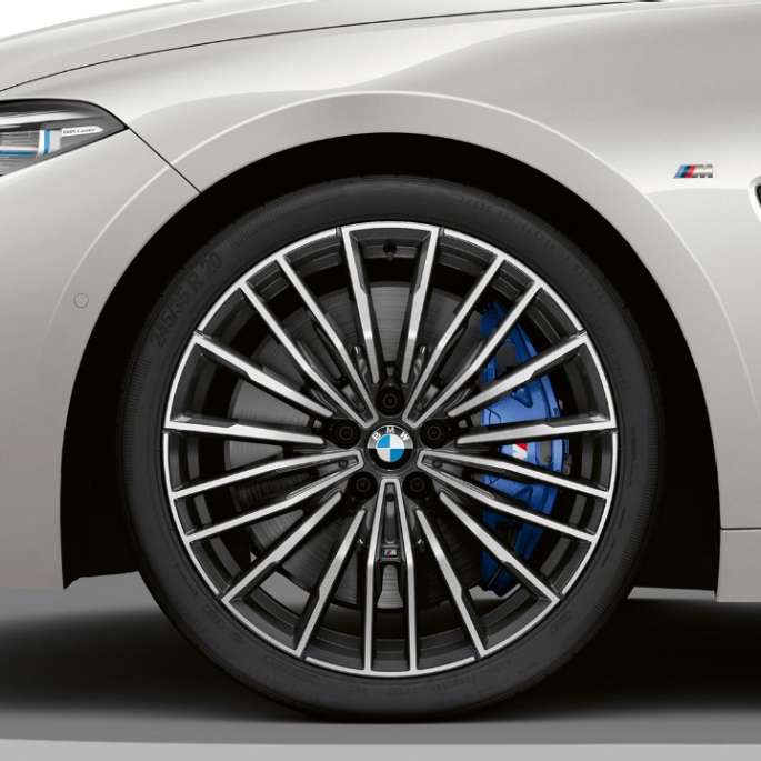 BMW M850i xDrive, metalický lak Mineral White, BMW Individual rozšířené kožené čalounění Merino, Cognac. BMW M850i xDrive, metalický lak Mineral White, BMW Individual rozšířené kožené čalounění Merino, Cognac.