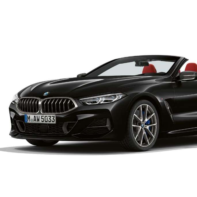 BMW M850i xDrive, metalický lak Carbon Black (černá), tříčtvrteční pohled BMW M850i xDrive, metalický lak Carbon Black (černá), tříčtvrteční pohled zepředu